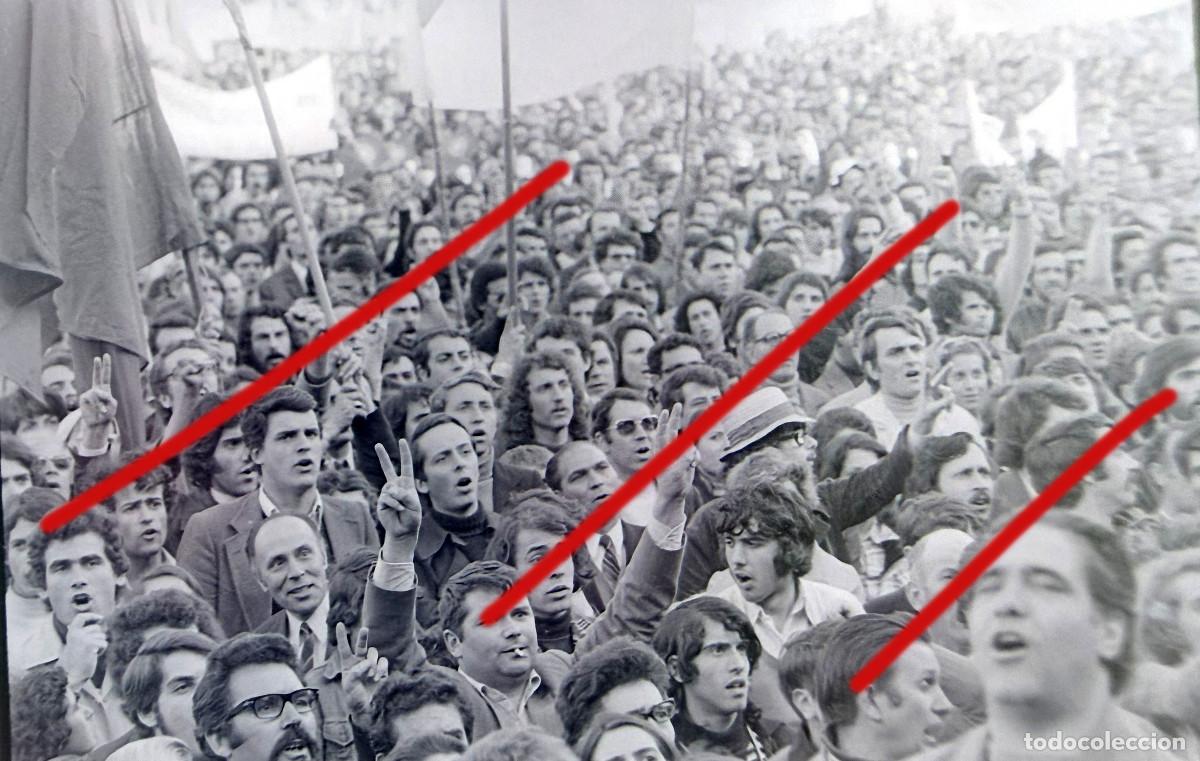 Fotograf&iacute;a antigua: Revoluci&oacute;n de los Claveles 25 de abril de 1974, Portugal &ndash; Fotograf&iacute;a hist&oacute;rica Revolu&ccedil;&atilde;o dos Cravo