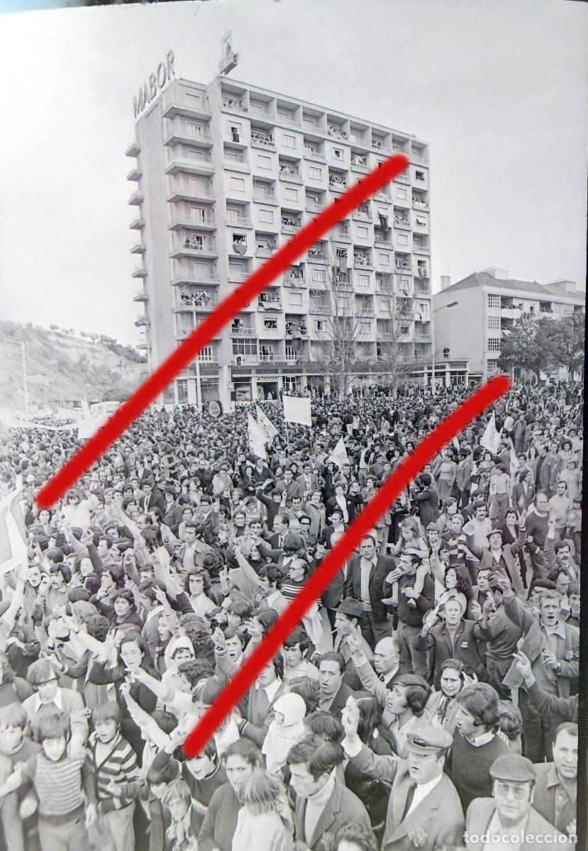 Fotograf&iacute;a antigua: Revoluci&oacute;n de los Claveles 25 de abril de 1974, Portugal &ndash; Fotograf&iacute;a hist&oacute;rica Revolu&ccedil;&atilde;o dos Cravo