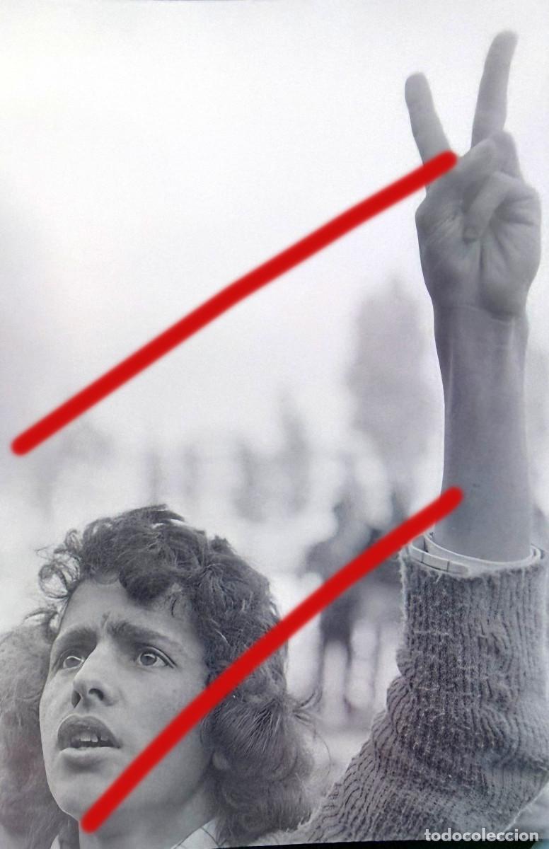 Fotograf&iacute;a antigua: Revoluci&oacute;n de los Claveles 25 de abril de 1974, Portugal &ndash; Fotograf&iacute;a hist&oacute;rica Revolu&ccedil;&atilde;o dos Cravo