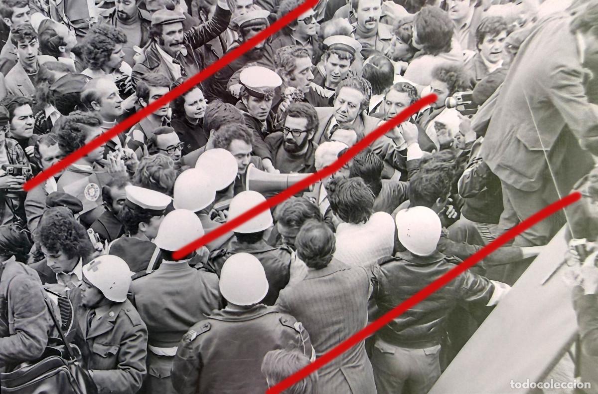 Fotograf&iacute;a antigua: Revoluci&oacute;n de los Claveles 25 de abril de 1974, Portugal &ndash; Fotograf&iacute;a hist&oacute;rica Revolu&ccedil;&atilde;o dos Cravo