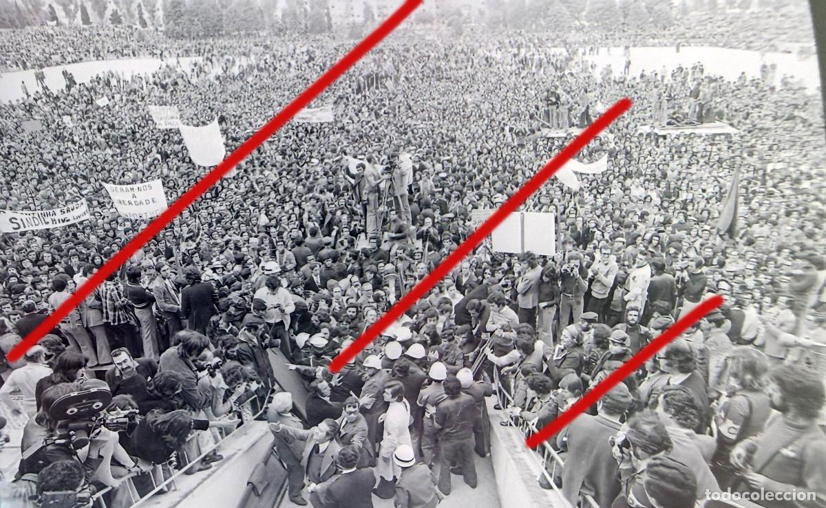Fotograf&iacute;a antigua: Revoluci&oacute;n de los Claveles 25 de abril de 1974, Portugal &ndash; Fotograf&iacute;a hist&oacute;rica Revolu&ccedil;&atilde;o dos Cravo