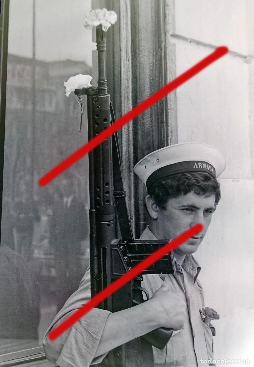 Fotograf&iacute;a antigua: Revoluci&oacute;n de los Claveles 25 de abril de 1974, Portugal &ndash; Fotograf&iacute;a hist&oacute;rica Revolu&ccedil;&atilde;o dos Cravo
