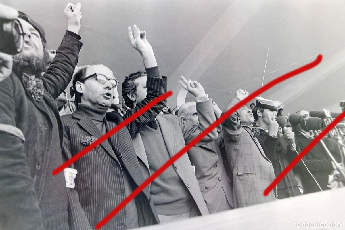 Fotograf&iacute;a antigua: Revoluci&oacute;n de los Claveles 25 de abril de 1974, Portugal &ndash; Fotograf&iacute;a hist&oacute;rica Revolu&ccedil;&atilde;o dos Cravo