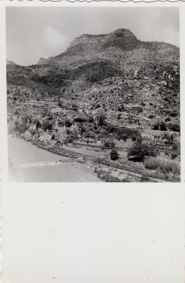 Fotograf&iacute;a antigua: Desaparecido pueblo Campos de Arenoso, Castell&oacute;n. R&iacute;o Mijares entre monta&ntilde;as. 50s sv