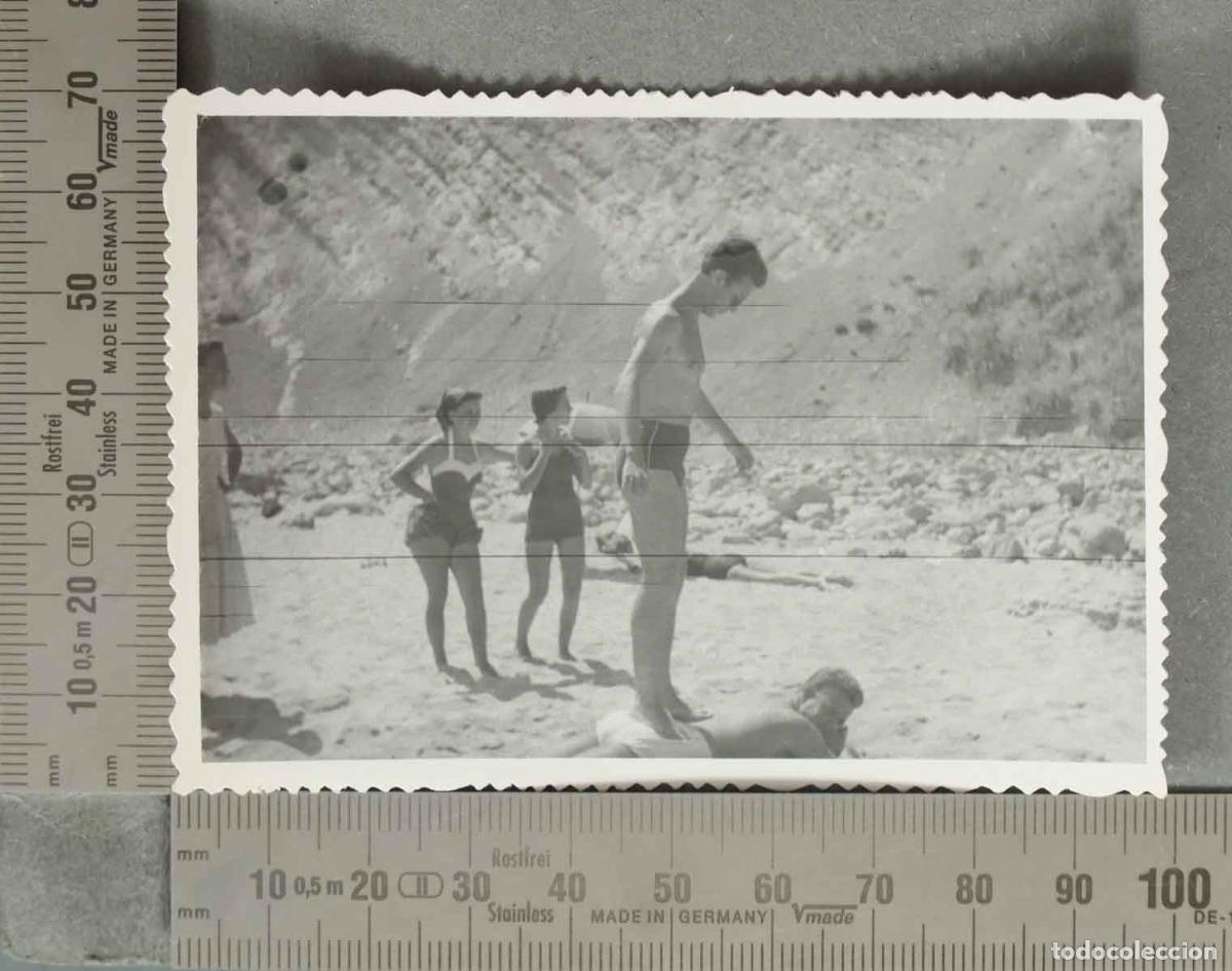 Photographie ancienne: FOTOGRAFIA. Playa - Grupo de j&oacute;venes SANTANDER 1957