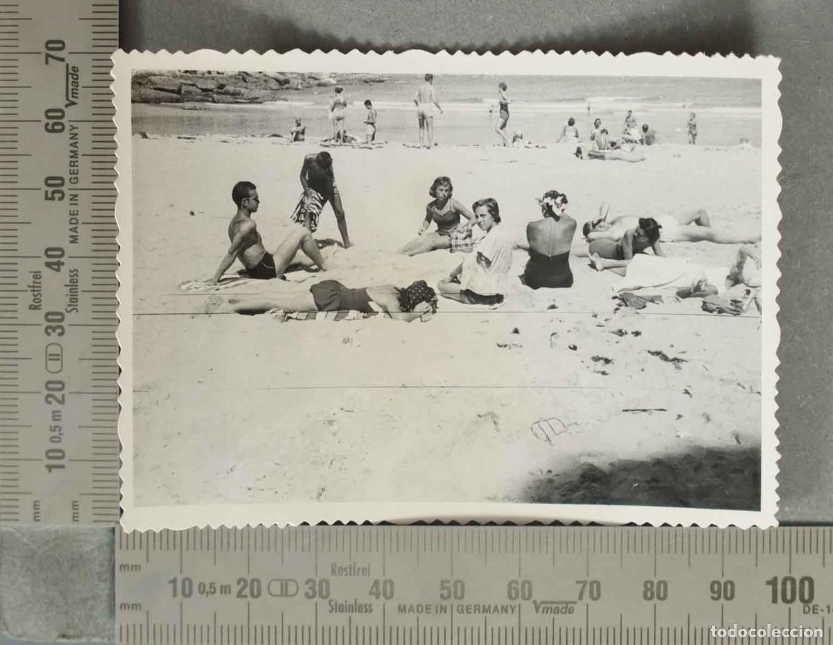 Fotografia antica: FOTOGRAFIA. Playa - Grupo de j&oacute;venes SANTANDER 1957