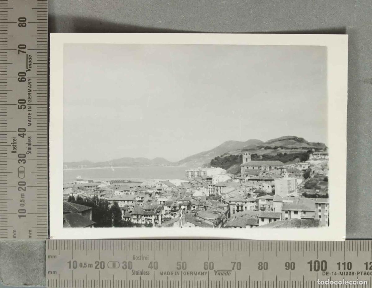 Fotografia antica: FOTOGRAFIA. Laredo - Vista general de la Puebla Vieja y playa de la Salv&eacute; HACIA 1960