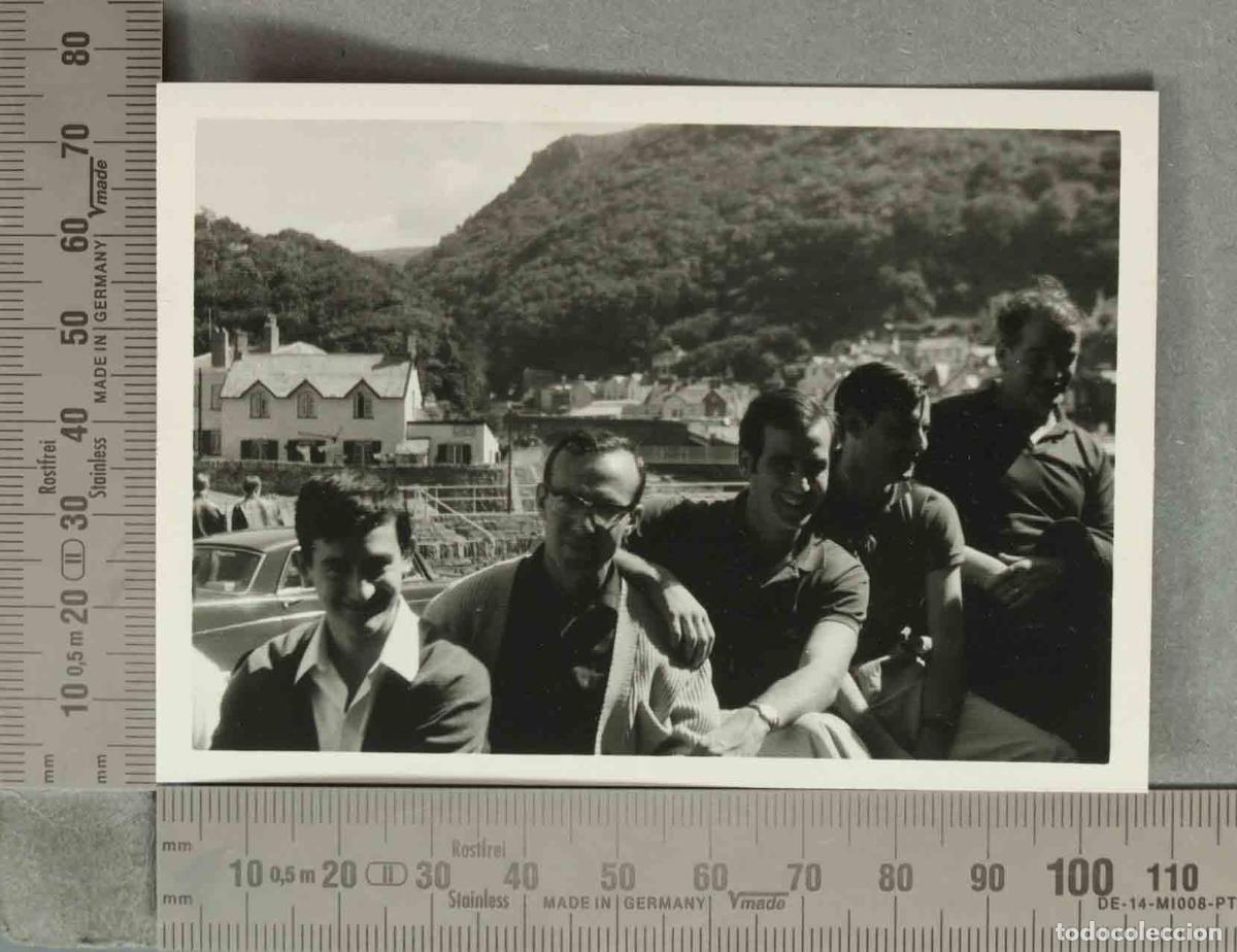 Fotografia antica: FOTOGRAFIA. Grupo de hombres posando al aire libre
