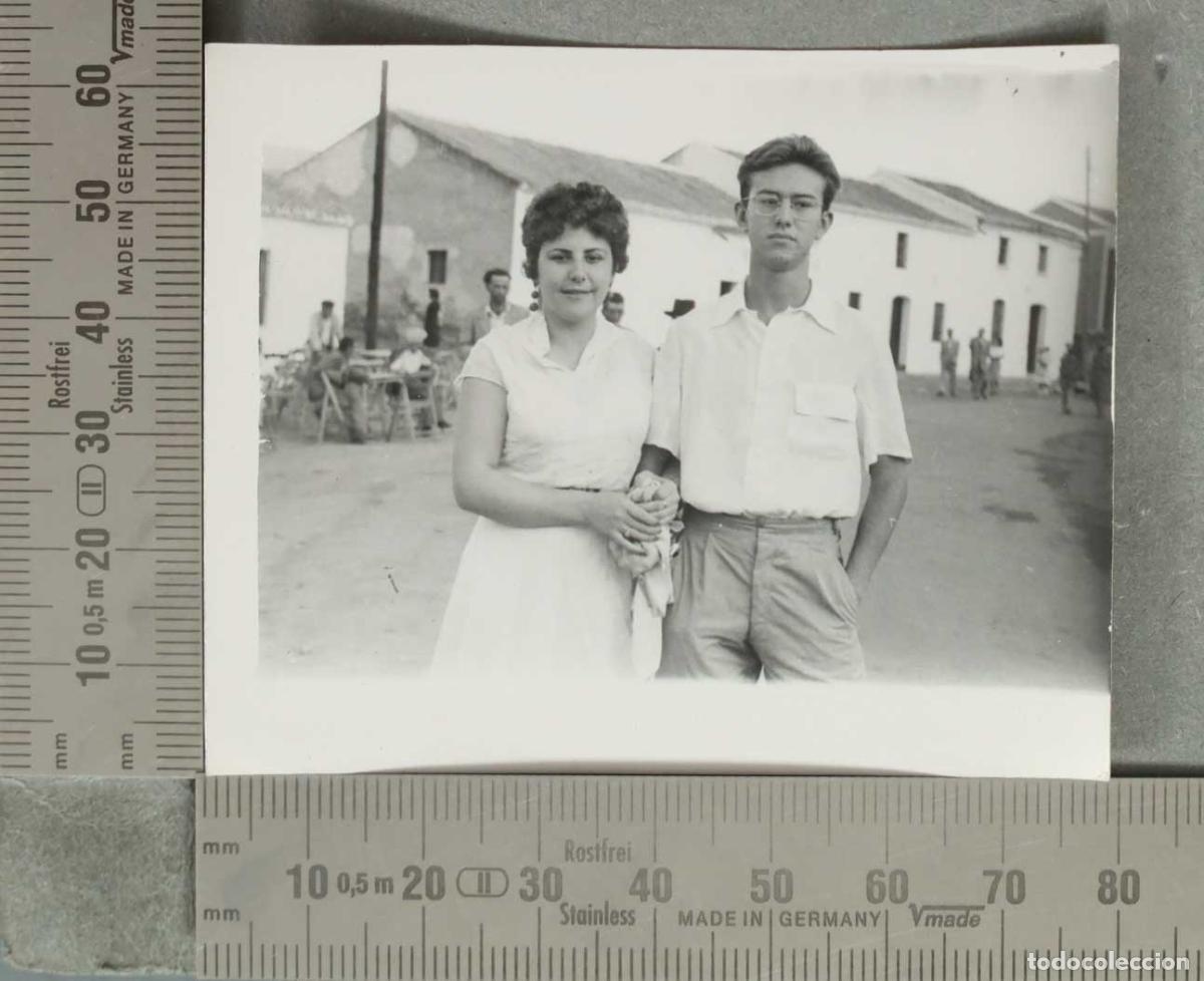 Fotografia antica: FOTOGRAFIA. Pareja joven BURGUILLOS 1955