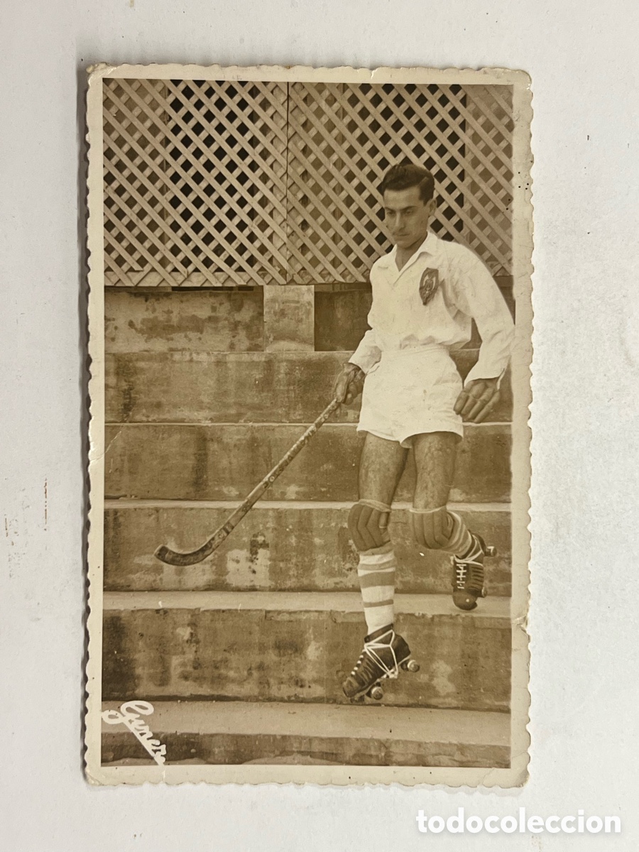 Alte Fotografie: VALENCIA CLUB DE HOCKEY.. Fotograf&iacute;a Jugador de Hockey con Palo y patines (a.1953)