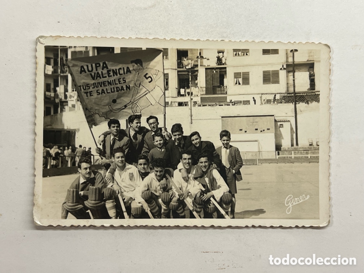 Fotograf&iacute;a antigua: VALENCIA CLUB DE HOCKEY.. Fotograf&iacute;a A&uacute;pa Valencia tus juveniles te saludan (a.1953)