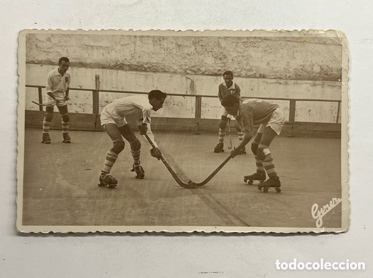 Fotograf&iacute;a antigua: VALENCIA CLUB DE HOCKEY.. Fotograf&iacute;a Arranca el partido (a.1953) Foto reportaje Vicente Giner&hellip;