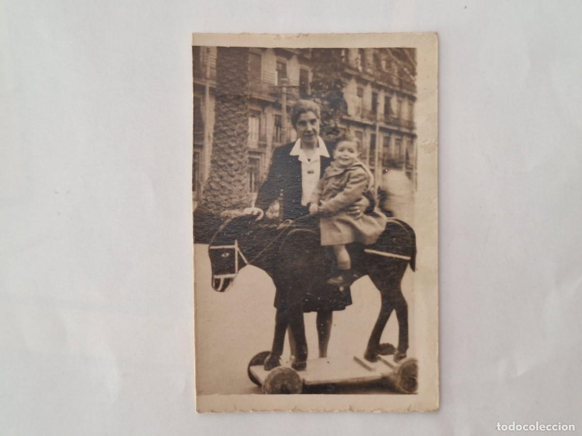 Fotograf&iacute;a antigua: PEQUE&Ntilde;A FOTOGRAFIA MINUTERO NI&Ntilde;O CABALLO JUGUETE RV 2887