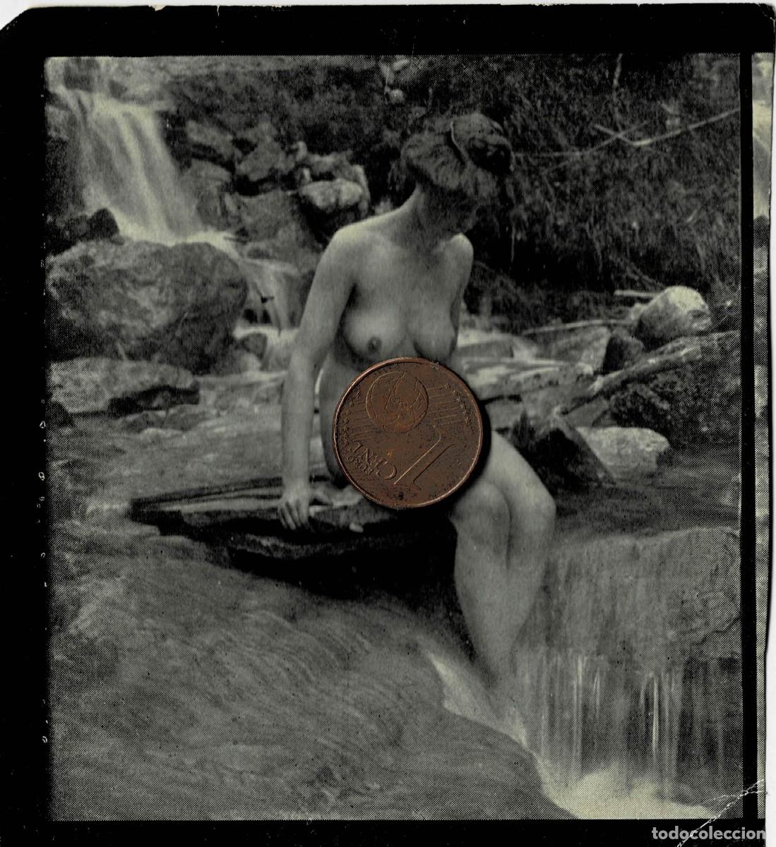 Fotograf&iacute;a antigua: FOTOGRAFIA ESTEROSCOPICA EROTICA DE MUJER SENTADA EN UN RIO. P-ESTEROTICA-051