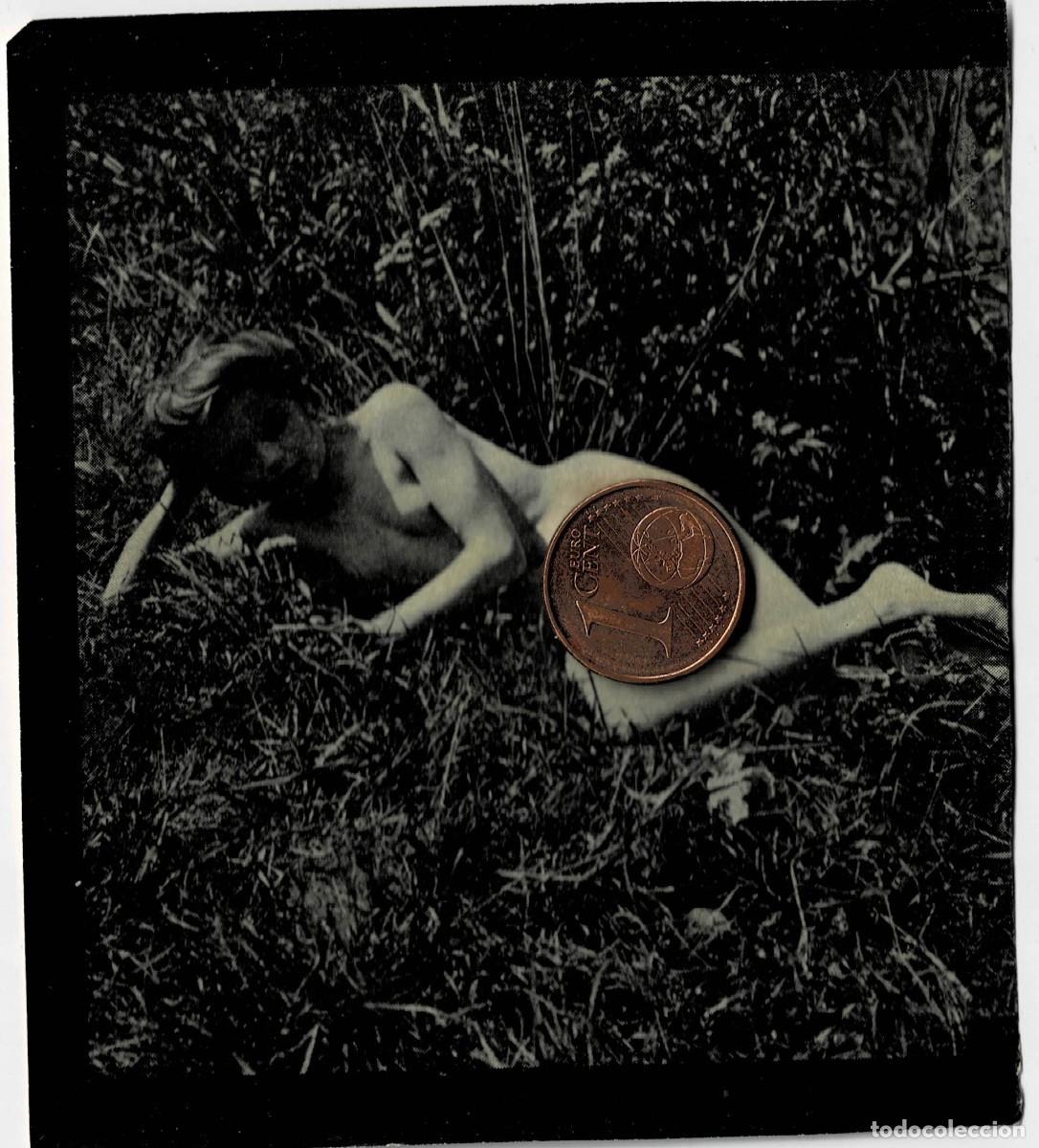 Fotograf&iacute;a antigua: FOTOGRAFIA ESTEROSCOPICA EROTICA DE MUJER TUMBADA EN LA HIERBA. P-ESTEROTICA-054