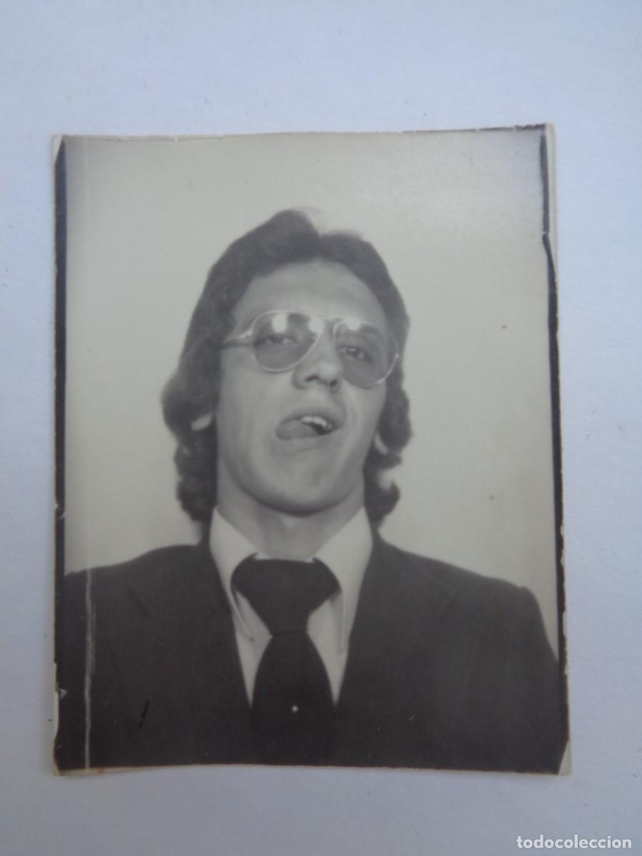 Fotograf&iacute;a antigua: FOTOMATON DE JOVEN ELEGANTE HACIENDO UNA MUECA