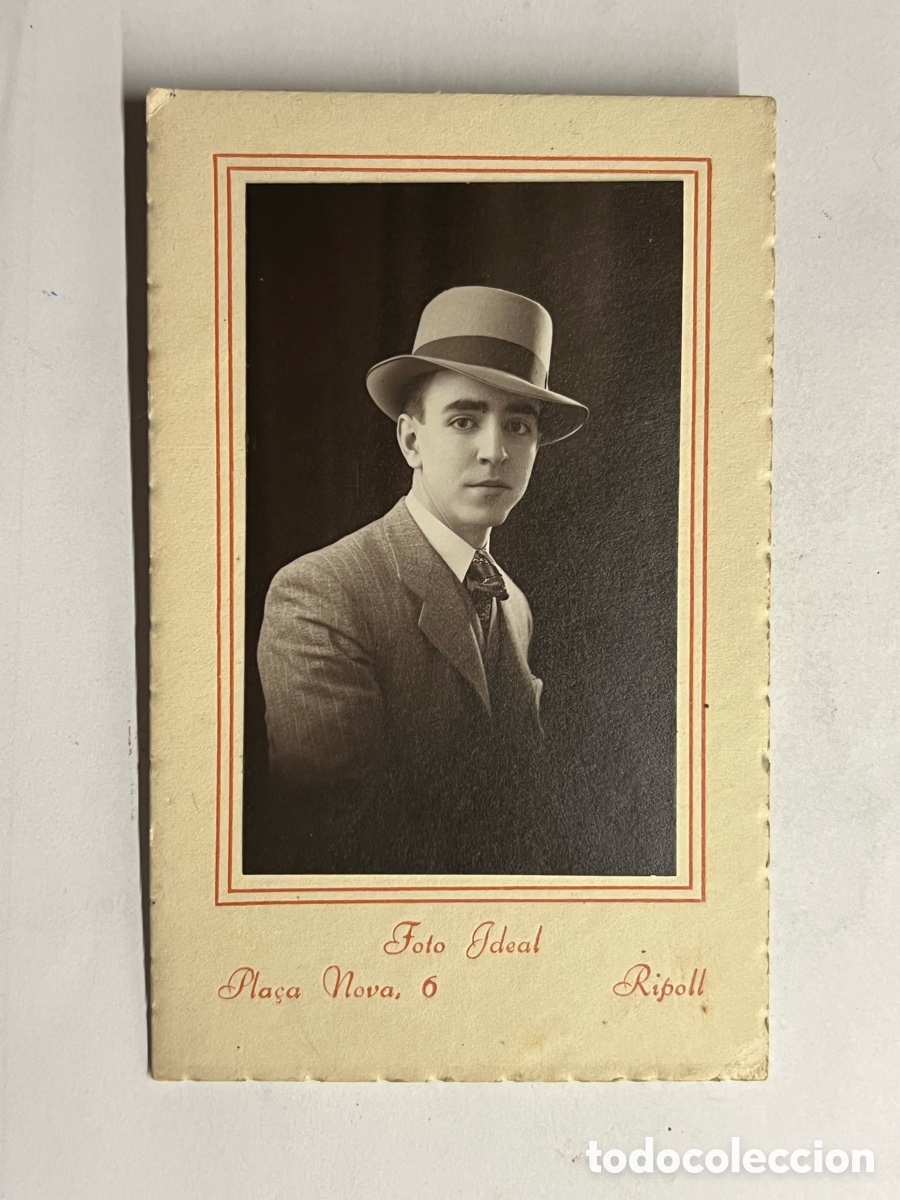 Fotograf&iacute;a antigua: RIPOLL (Gerona) Joven con Sombrero. Foto Ideal. Pla&ccedil;a Nova.. (h.1930?) Cartera Estuche