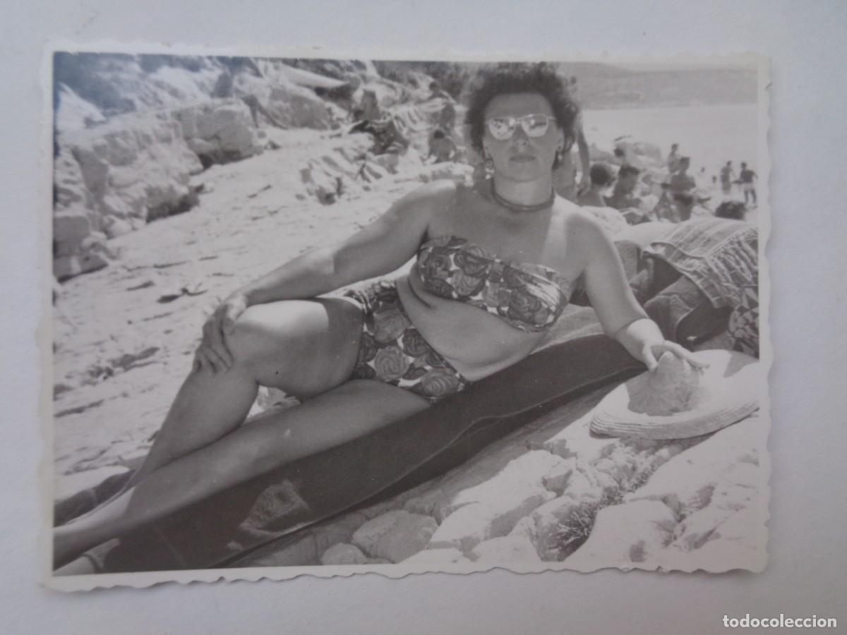 Photographie ancienne: FOTO DE MUJER EN BA&Ntilde;ADOR EN LA PLAYA