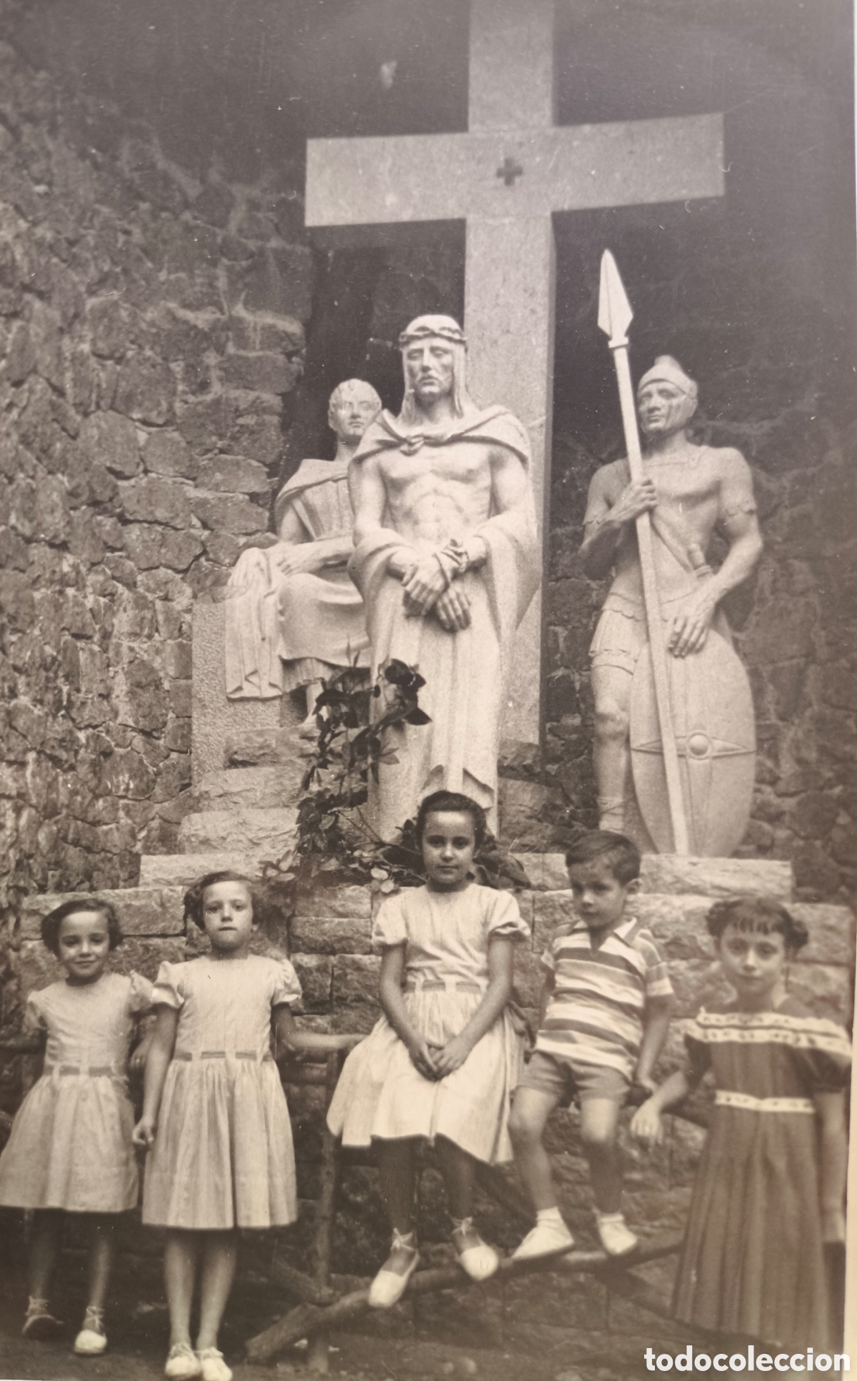Fotograf&iacute;a antigua: MONSERRAT MONESTIR MONUMENT V&Iacute;A CRUCIS FOTOGRAF&Iacute;A RETRATO NI&Ntilde;OS C. 1955