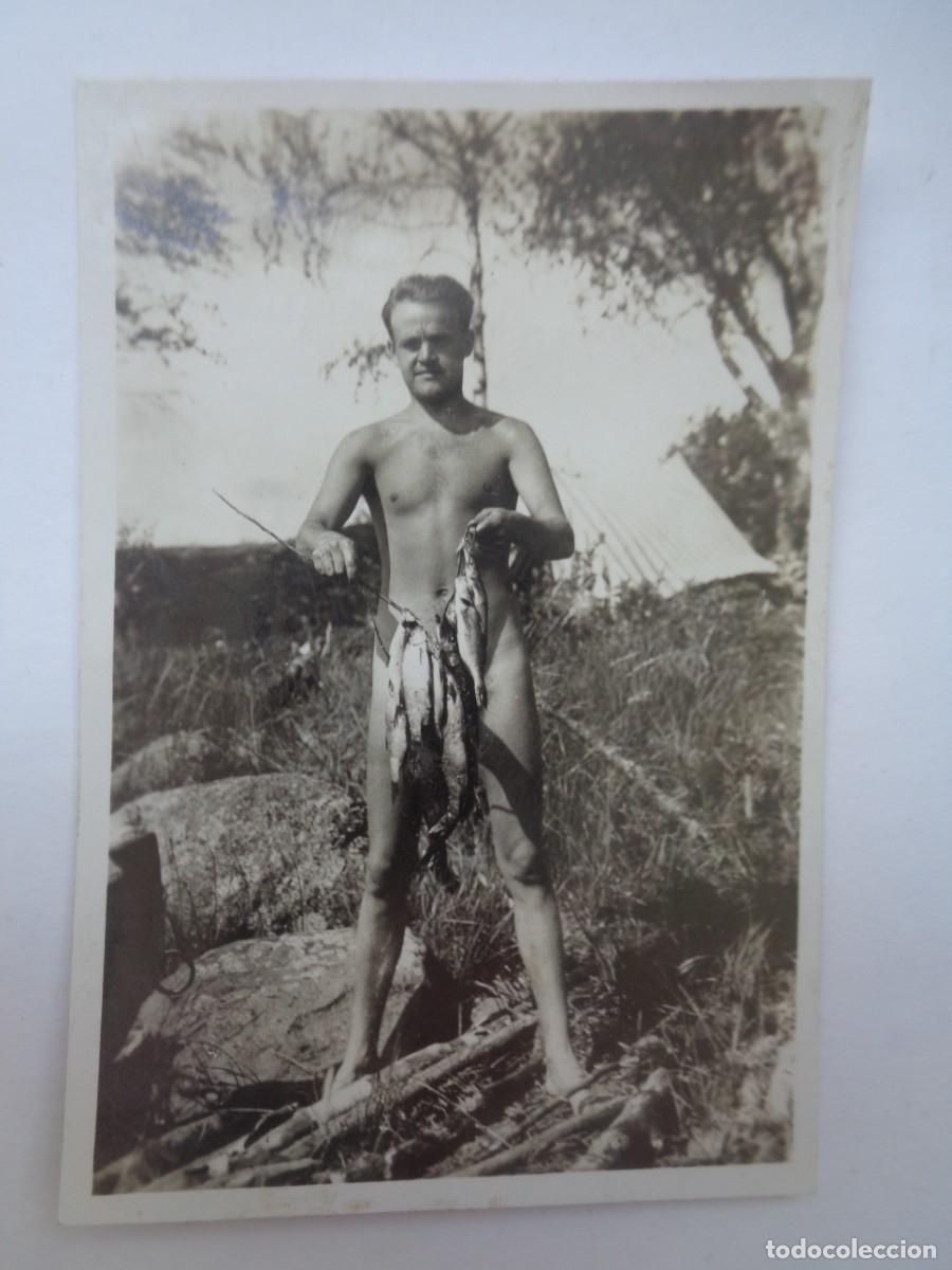 Antique Photography: FOTO DE HOMBRE DESNUDO CON PECES , NATURISTA 1930