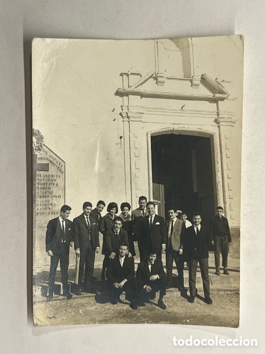 Fotograf&iacute;a antigua: GODELLETA ? iglesia San Pedro ? Frente a la Cruz de los Ca&iacute;dos por Dios y por la Patria (h.1960?)