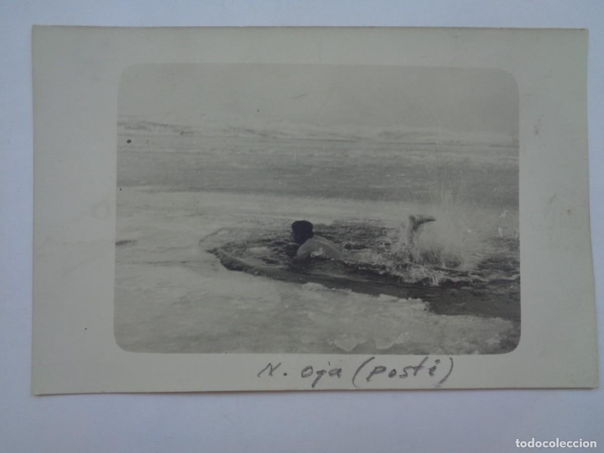 Fotograf&iacute;a antigua: FOTO DE HOMBRE DESNUDO TOMANDO UN BA&Ntilde;O EN EL HIELO . FINLANDIA , 1923