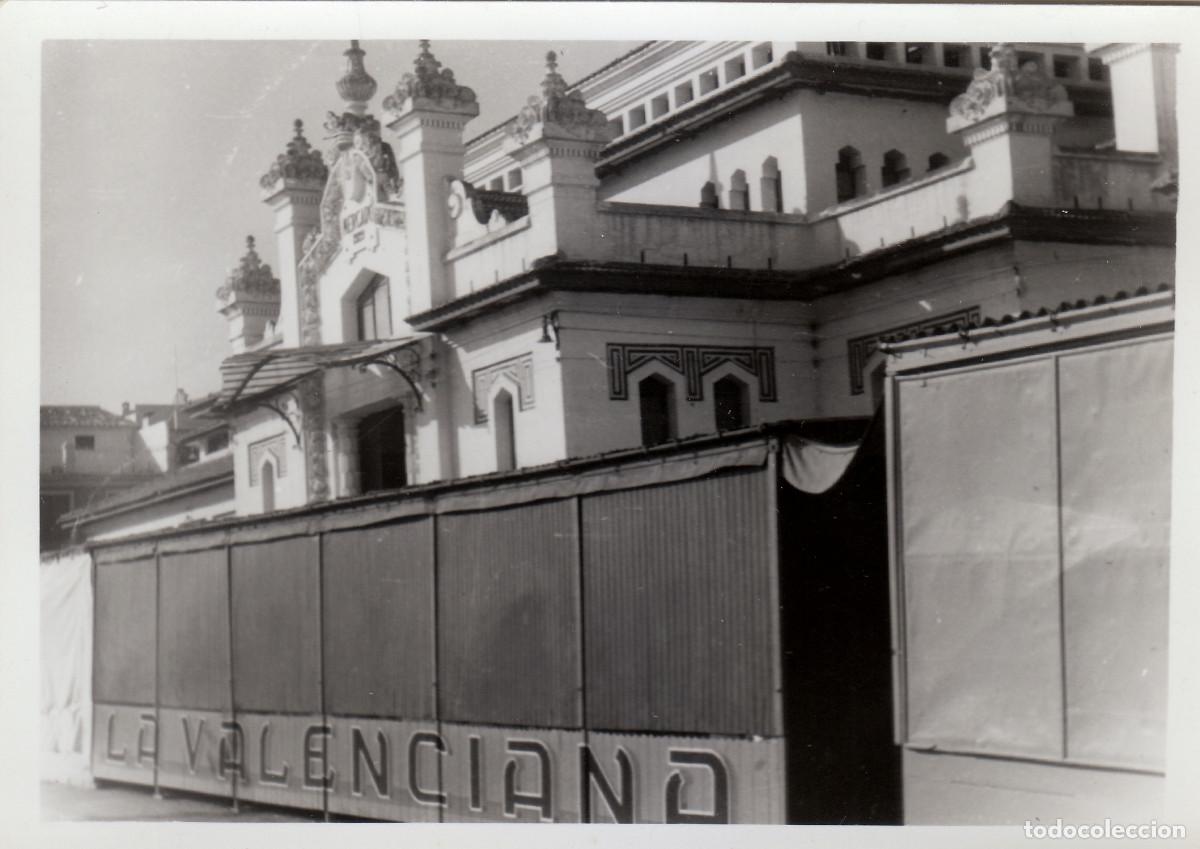 Fotograf&iacute;a antigua: La Valenciana. T&oacute;mbola, puesto de venta. Mercado de Abastos, Cieza, Murcia. A&ntilde;os 50 g aa