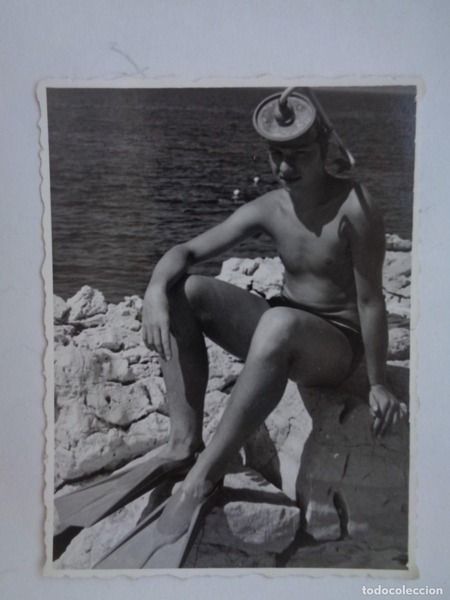 Fotograf&iacute;a antigua: FOTO DE NI&Ntilde;O EN BA&Ntilde;ADOR EN LA PLAYA CON GAFAS DE BUCEO Y ALETAS