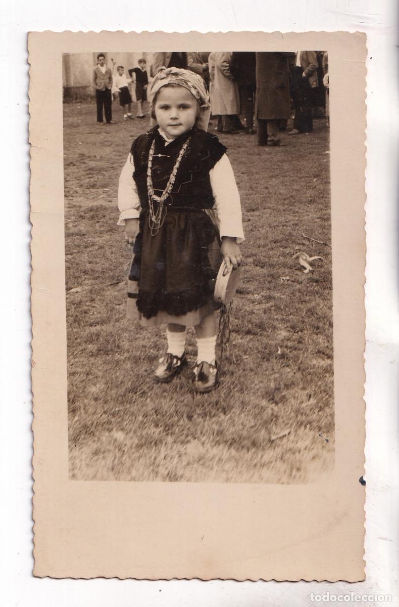 Fotograf&iacute;a antigua: FOTOGRAF&Iacute;A. NI&Ntilde;A VESTIDA DE ASTURIANA. 1941. FOTO ASTURIAS. LOZA. NAVIA. CARTAVIO