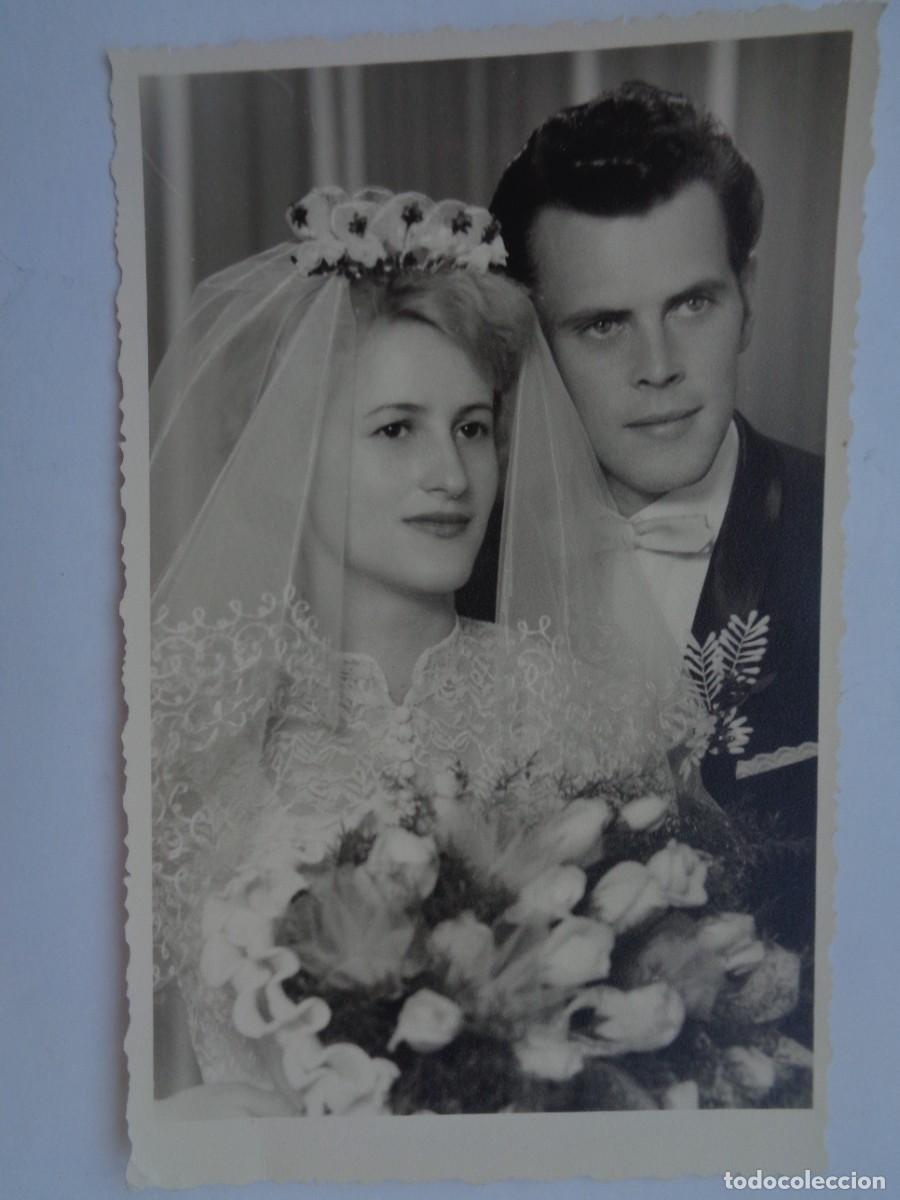 Fotograf&iacute;a antigua: PRECIOSA FOTO DE BODA : NOVIOS POSANDO . ALEMANIA 1961