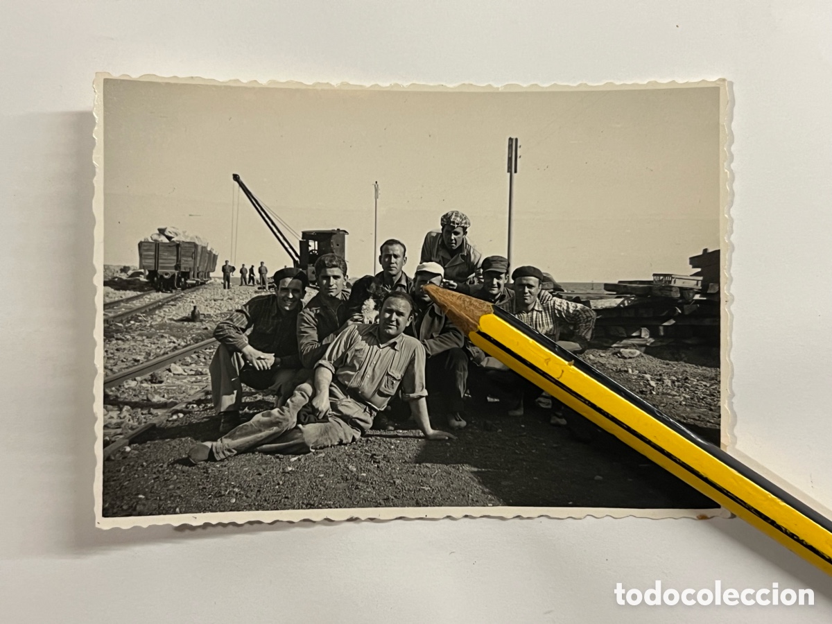 Fotograf&iacute;a antigua: PUERTO SAGUNTO. Altos Hornos.. Grupo de trabajadores.. Fotograf&iacute;as Le&oacute;n (h.1950?)