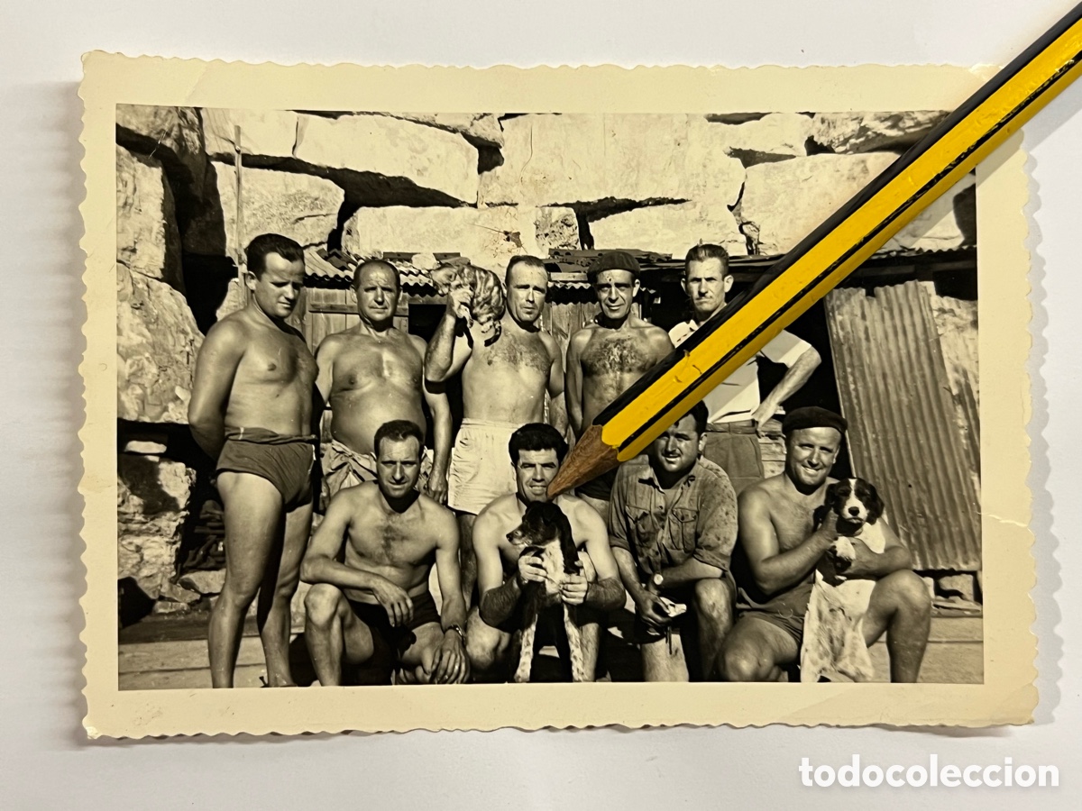 Alte Fotografie: PUERTO SAGUNTO. Altos Hornos.. Grupo de trabajadores.. durante un descanso.. (h.1950?)