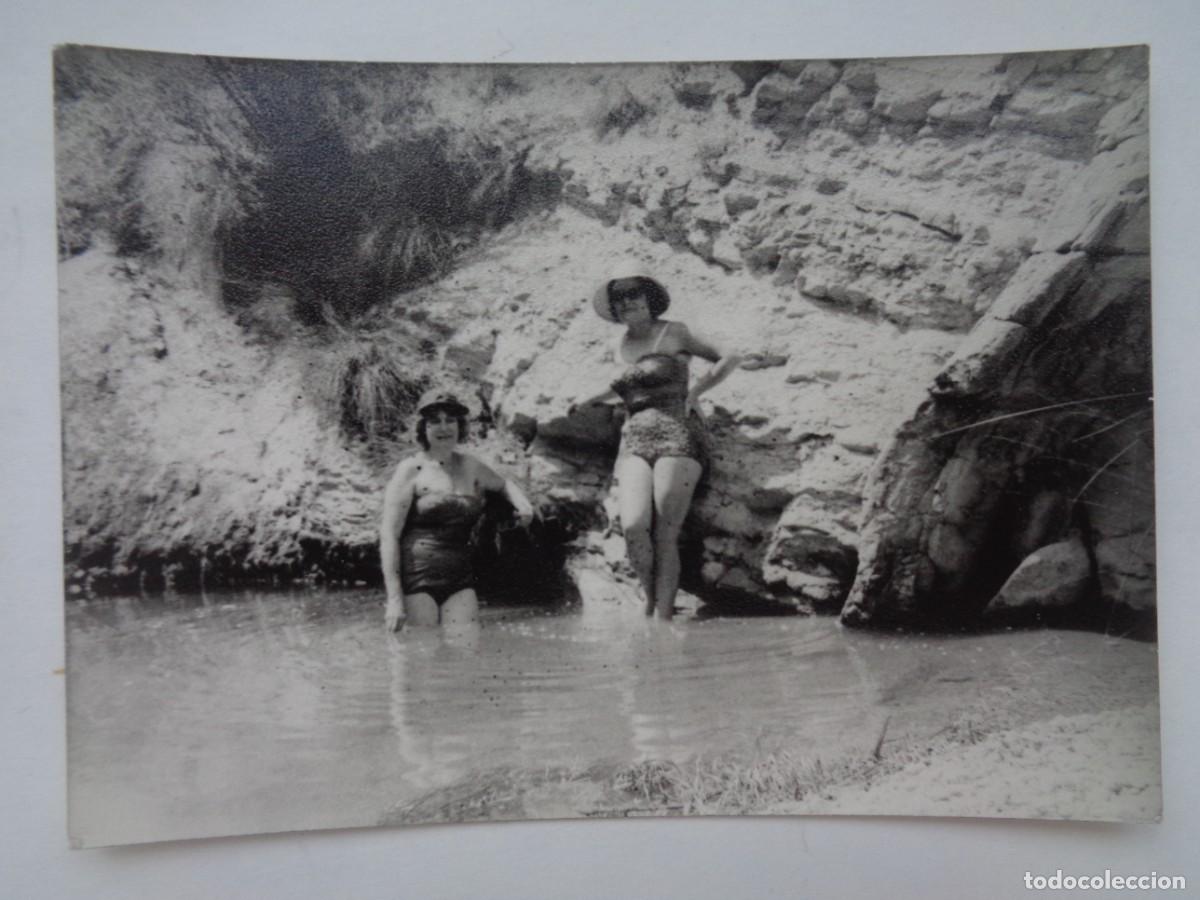 Fotograf&iacute;a antigua: FOTO DE MUJERES EN BA&Ntilde;ADOR EN UN RIO