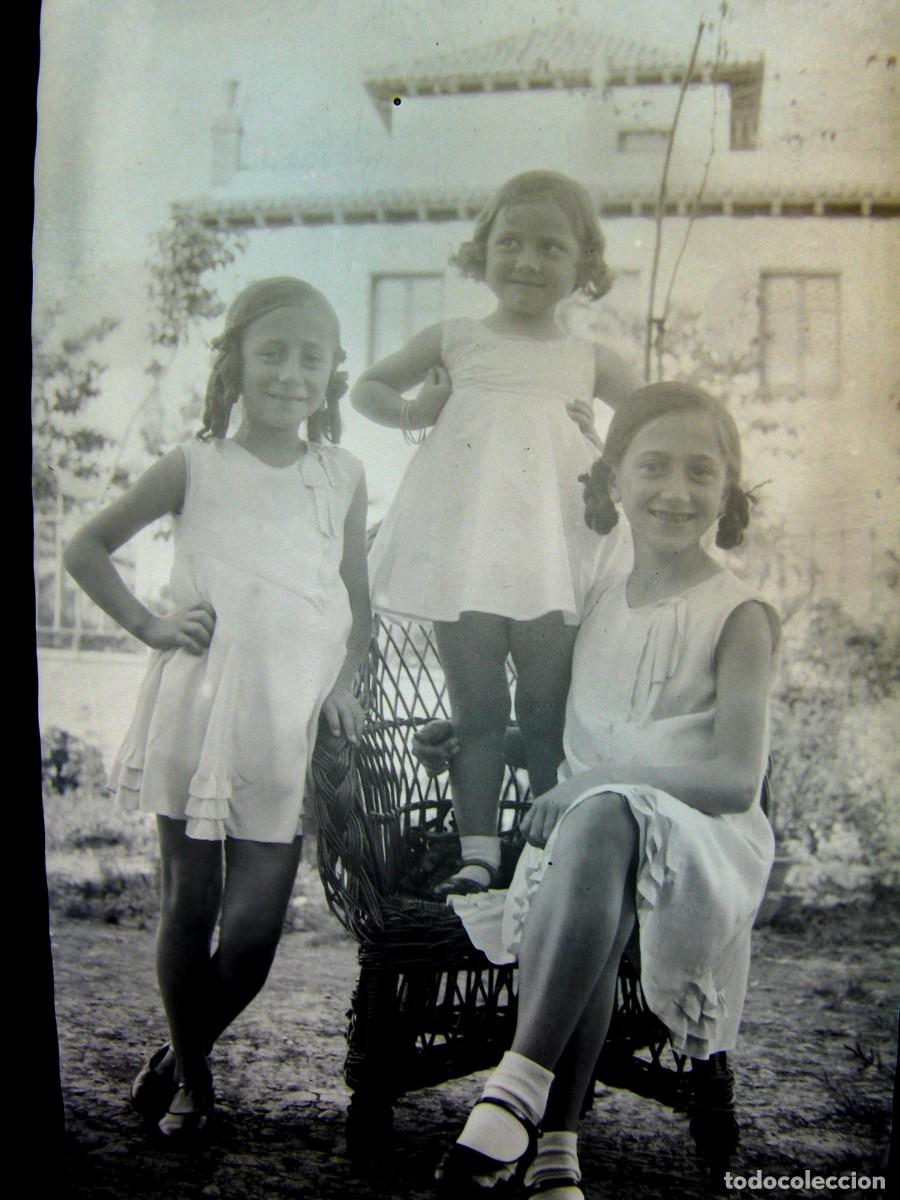 Fotograf&iacute;a antigua: CLICH&Eacute;, NEGATIVO EN CELULOIDE. 9X6 CM. NI&Ntilde;AS. SIN IDENTIFICAR EL LUGAR. A&Ntilde;OS 30 O 40