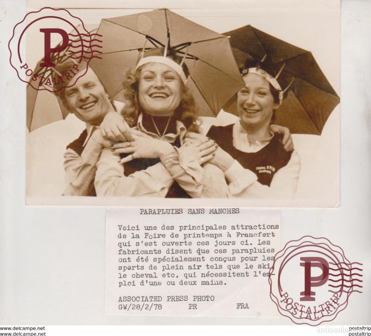 Fotograf&iacute;a antigua: PARAPLUIES SANS MANCHES FRANCFORT FRANKFURT