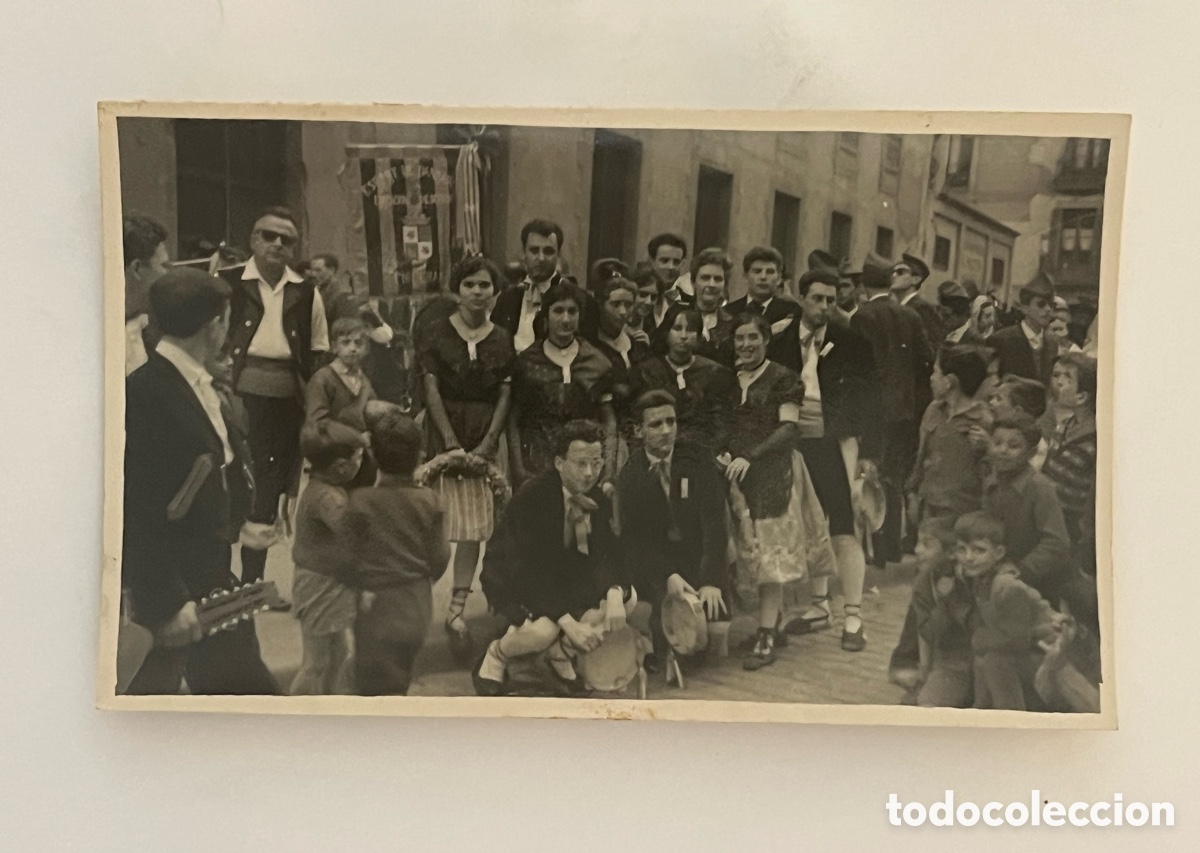 Fotograf&iacute;a antigua: Esbart de Dansaires union cultural montserrat.. Fotograf&iacute;a Grupal (h.1950?) Med&iacute;das: 8,5 x 14 cm
