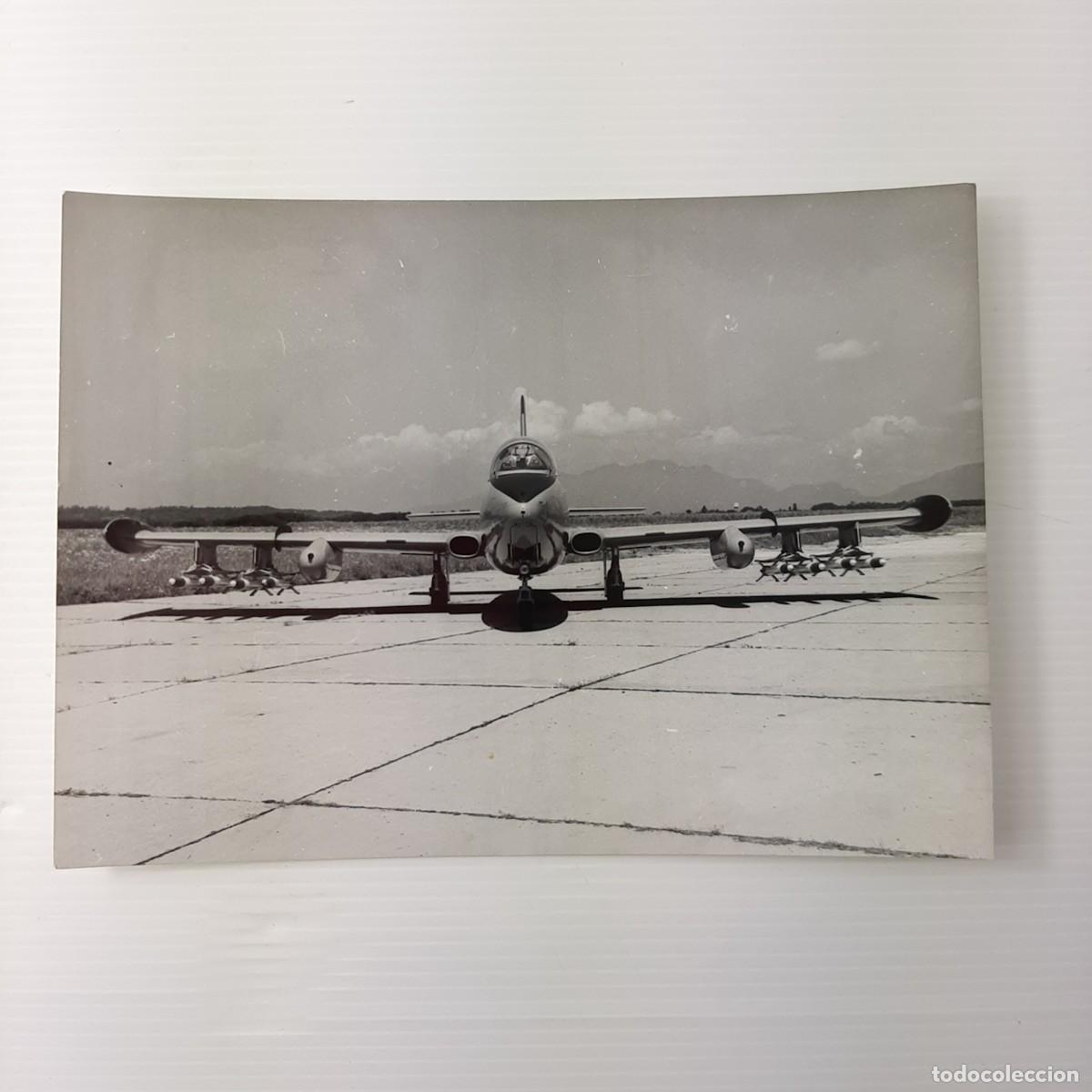 Fotografia antiga: Foto aereonautica d'epoca in b/n raffigurante aereo dell&rsquo;aeronautica militare Aermacchi MB-326