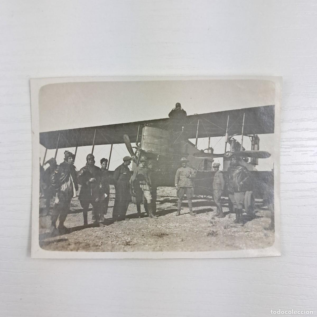 Fotografia antiga: Foto originale WWI biplano Caproni con equipaggio &ndash; aviazione militare storica