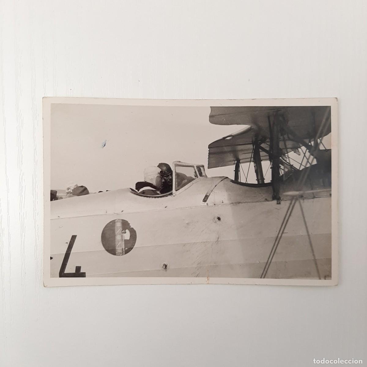 Fotograf&iacute;a antigua: Foto cartolina in b/n raffigurante piloti prima della partenza sul Breda&nbsp;25 Asso