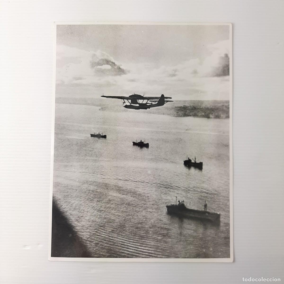 Fotograf&iacute;a antigua: Foto in b/n raffigurante un idrovolante della Regia Aeronautica in ricognizione WW2