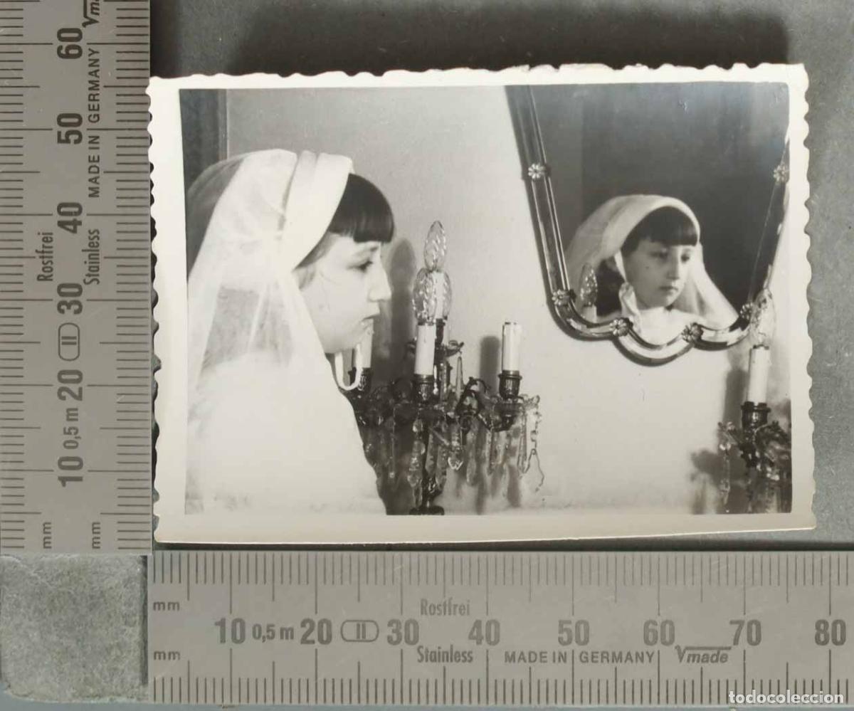 Fotografia antiga: FOTOGRAFIA. NI&Ntilde;A COMUNION EN CASA HACIA 1960