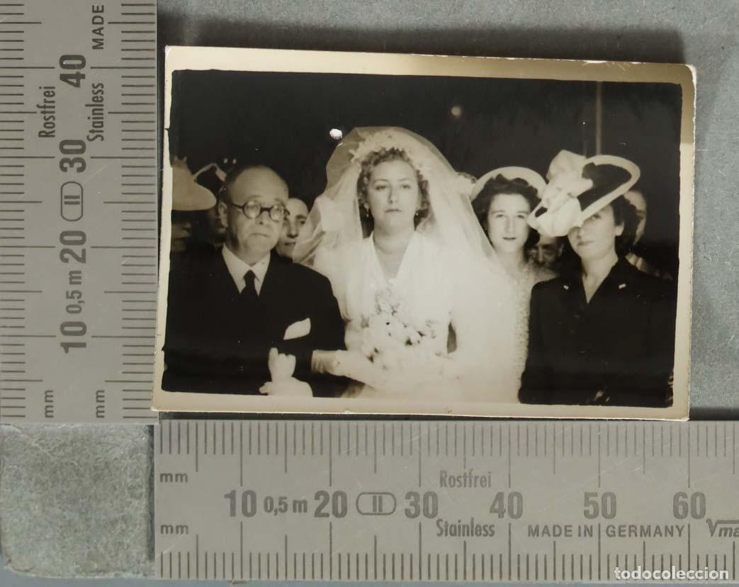 Fotografia antiga: FOTOGRAFIA. SALIDA DE BODA. hacia 1940