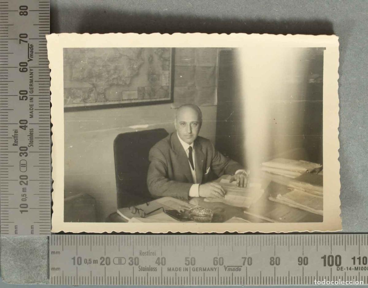 Fotograf&iacute;a antigua: FOTOGRAFIA. HOMBRE EN DESPACHO. HACIA 1950