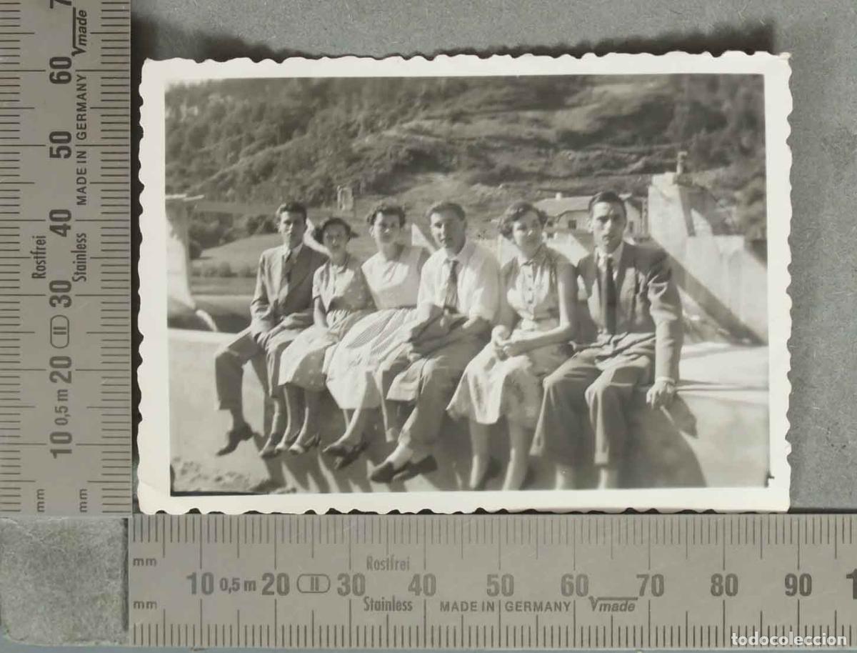 Fotograf&iacute;a antigua: FOTOGRAFIA. GRUPO DE JOVENES DE EXCURSION. hacia 1940