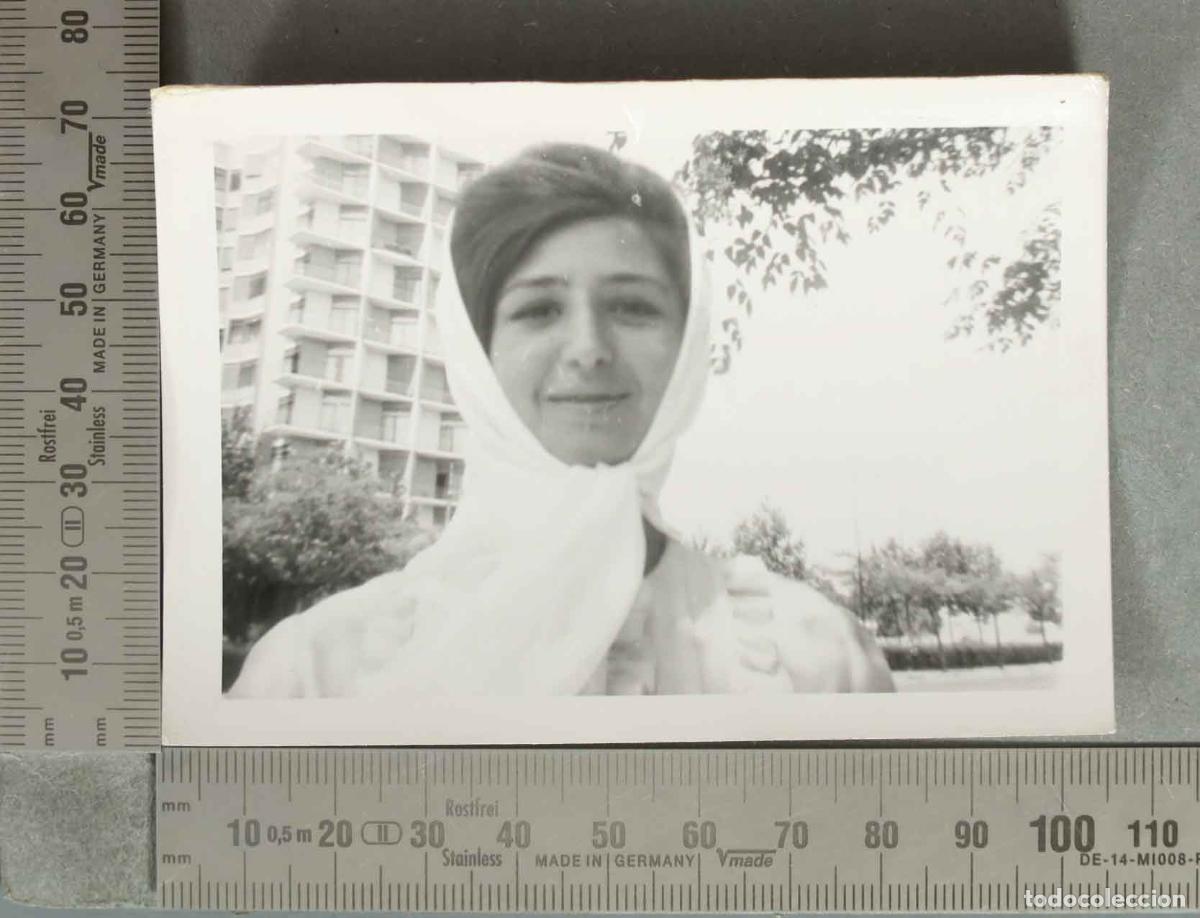 Fotograf&iacute;a antigua: FOTOGRAFIA. MUJER EN LA CALLE HACIA 1960