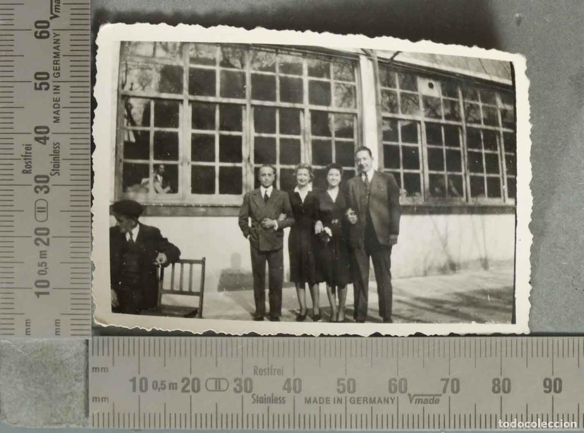 Fotograf&iacute;a antigua: FOTOGRAFIA. GRUPO DE PERSONAS EN EXTERIOR hacia 1940