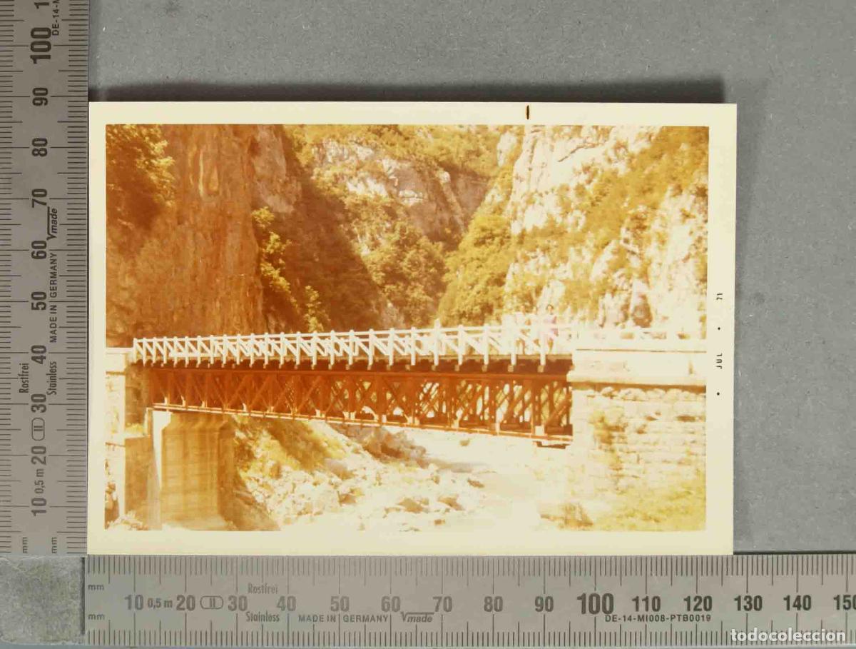 Fotografia antiga: FOTOGRAFIA. PUENTE SOBRE EL RIO ESERA. EXCURSION HACIA 1960
