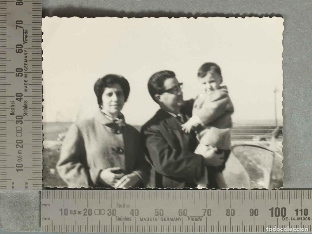 Fotograf&iacute;a antigua: FOTOGRAFIA. PADRES CON NI&Ntilde;O HACIA 1950
