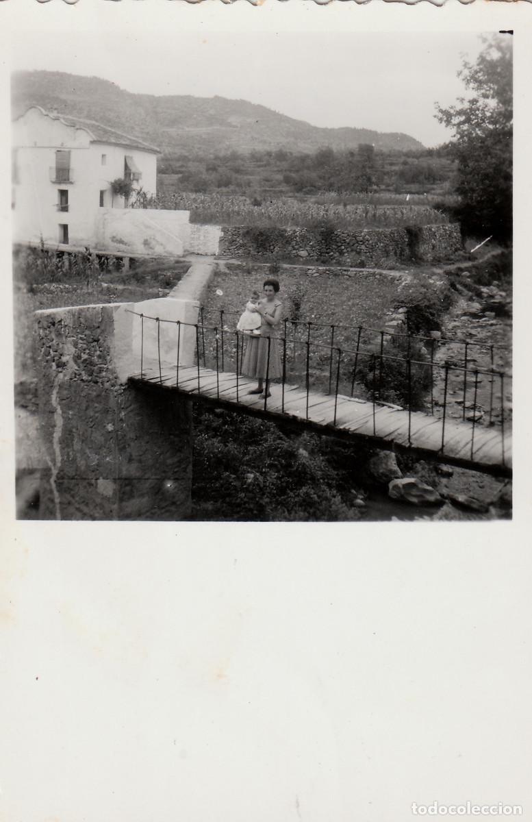 Fotograf&iacute;a antigua: Desaparecido pueblo Campos de Arenoso, Castell&oacute;n. Puente sobre el R&iacute;o Mijares. 50s sv
