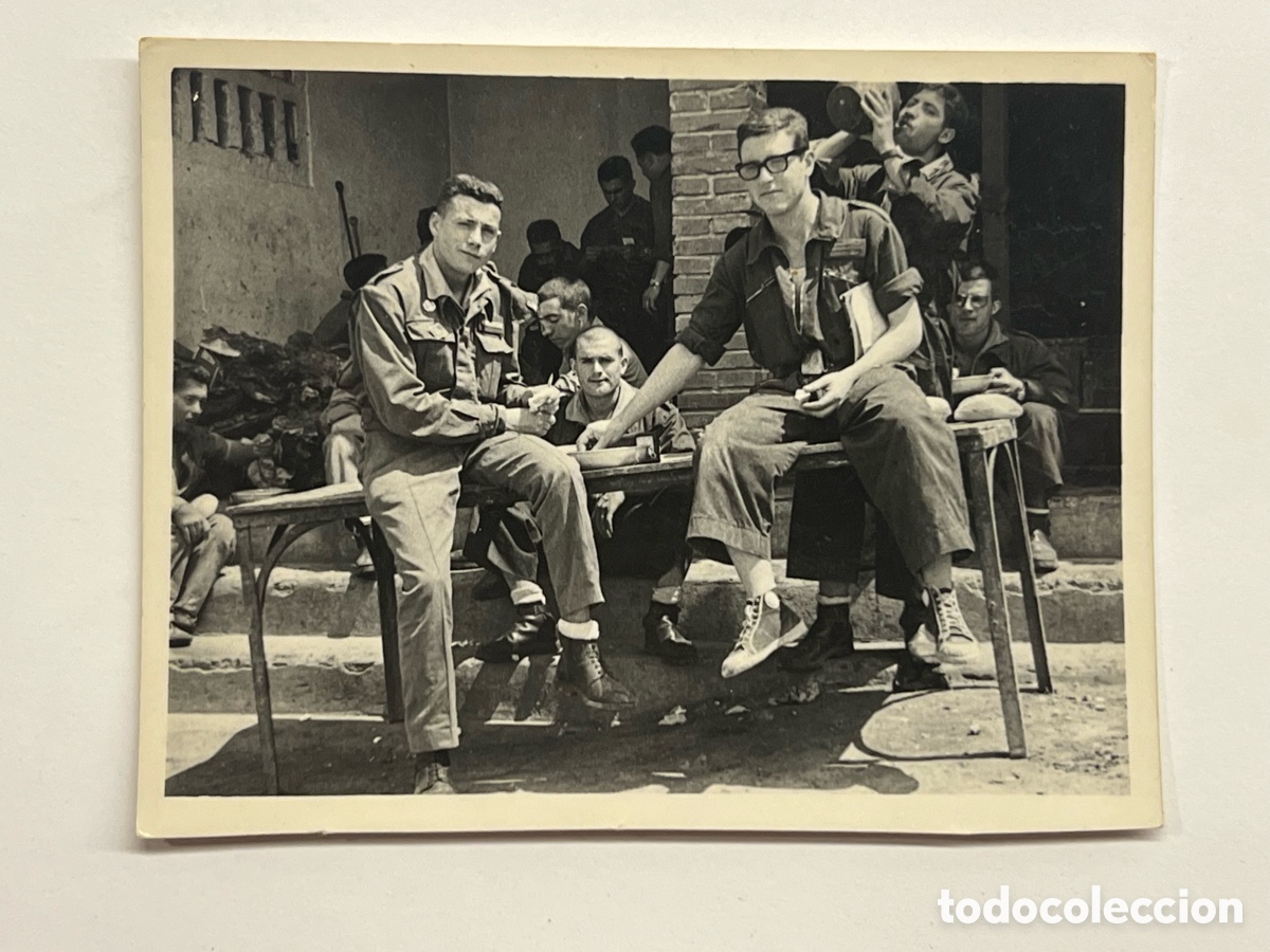 Photographie ancienne: BARCELONA. Militar, Fotograf&iacute;a aquellos d&iacute;as en el Cuartel.. (h.1970?) FOTOCA&Ntilde;